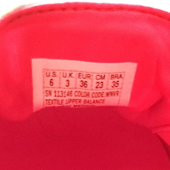 Bob's by Skechers tie dye sneaker size 6 women's - Picture 3 of 4